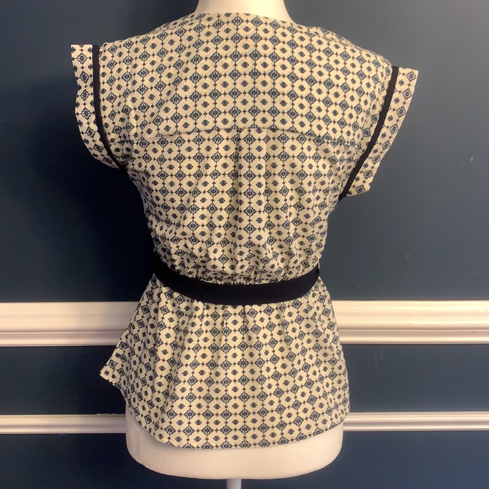 Monteau v-neck Blouse - Picture 4 of 12